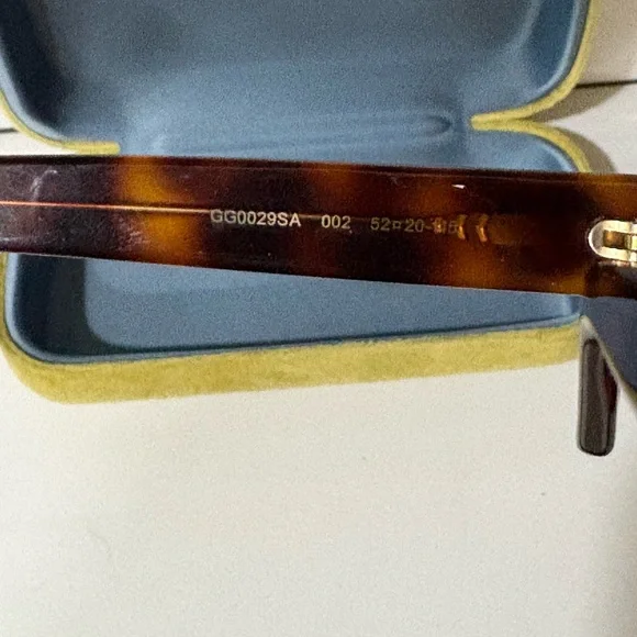 Gucci Sunglasses with Green Velour CaseC - Picture 3 of 5